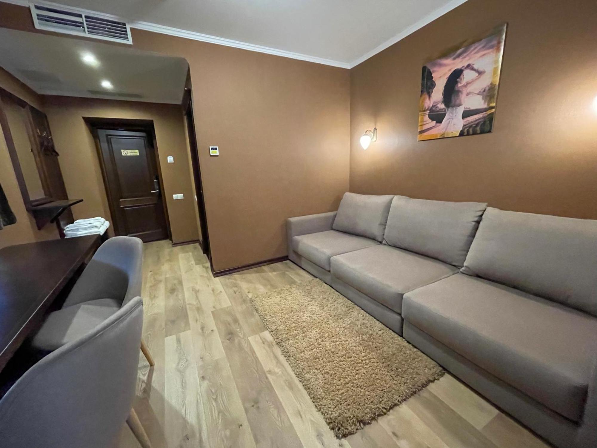 Green Duck Hotel Kharkiv Eksteriør billede